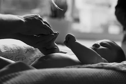 Image de Moments d'éveil - Massage bébé & Soins yoga maman à Nantes